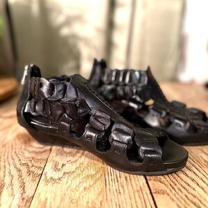 Leather black sandals. Size 6